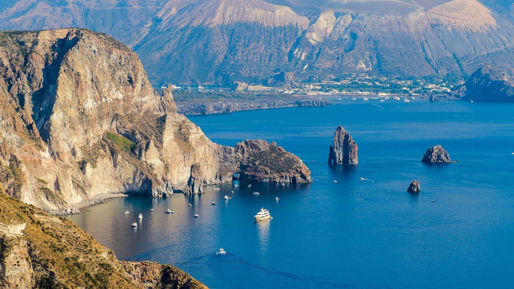 <img alt="" src="/user/pages/03.tours/02.itinerari/eolie1.jpg?alt" />